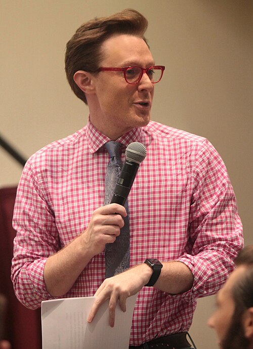 Clay Aiken speaking at Politicon